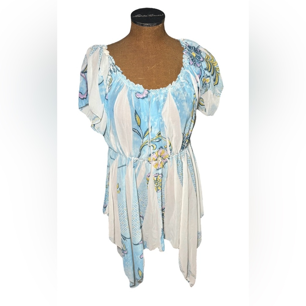 Unique Spectrum Floral Blue and White Women's Top Size 2X